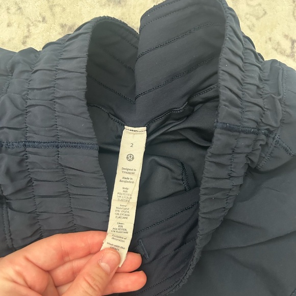 Lululemon Navy Track That Mid Rise Short Lined 5” - Picture 2 of 4